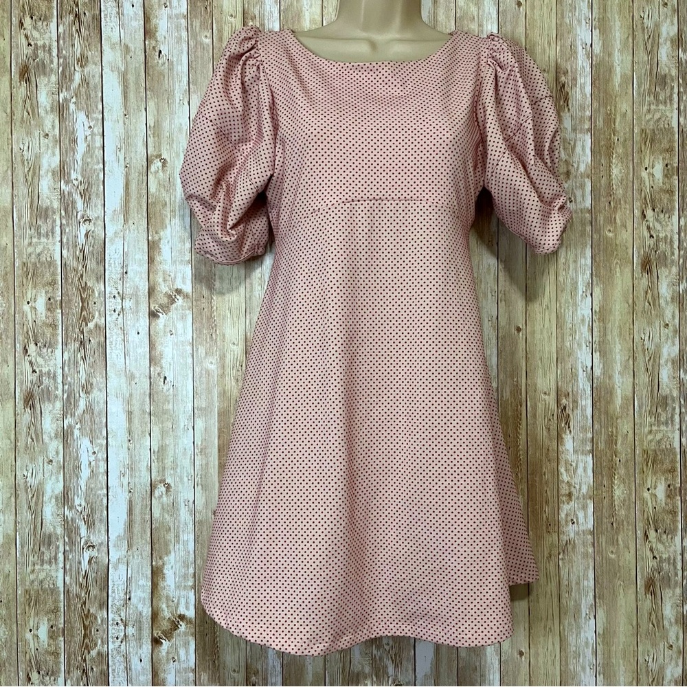 Puffy sleeve pink and white free people dress
Size XS